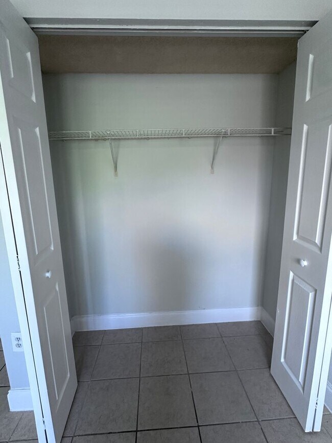 Building Photo - LARGE 3 BED/2.5 BA IN CORAL SPRINGS! Up to 3-Months Off!