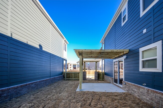 Building Photo - 641 N Keats Dr