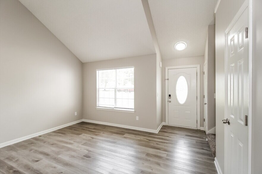 Building Photo - 202 Goldleaf Dr