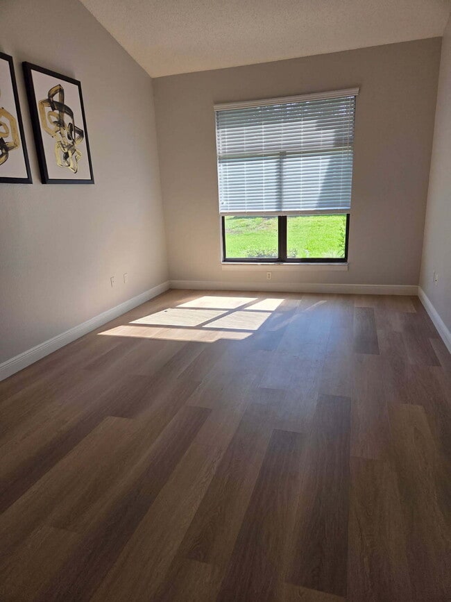 Building Photo - "Discover Comfort and Style in This Spacious 2-Bed, 2-Bath home at 6240 Fairskies Dr, New Port Ri...