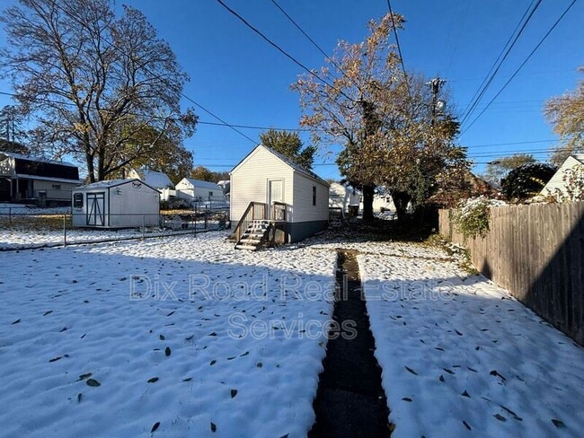 Building Photo - 1445 Southlyn Dr