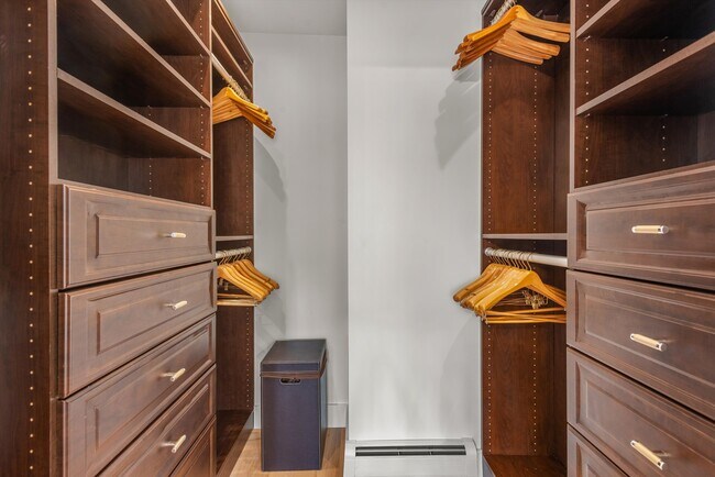 Building Photo - 262 Eastwood Rd