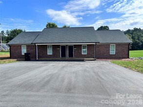 Building Photo - 4008 Eugene Dr