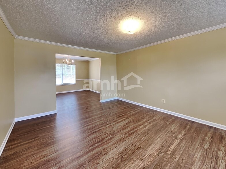 Building Photo - 1642 Village Place Cir NE