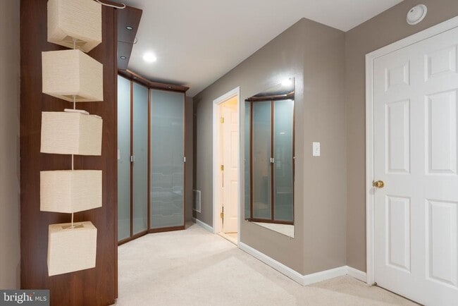 Building Photo - 3351 Beechcliff Dr