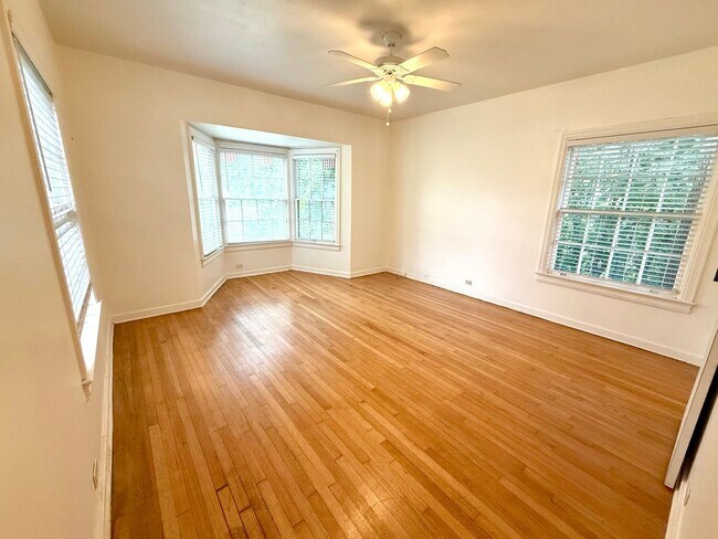 Building Photo - Historic Charm Near Woodlawn Lake! 3 Bed, 2 Bath Home with Hardwood Floors