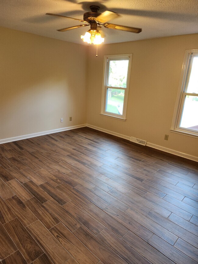 Building Photo - 1860 Lowe St