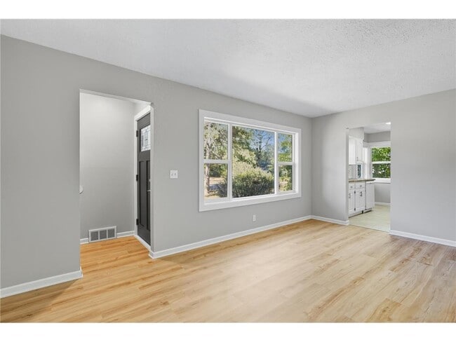 Building Photo - 4826 Idaho Ave N