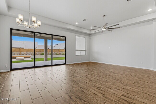 Building Photo - 253 Emerald Sun Dr