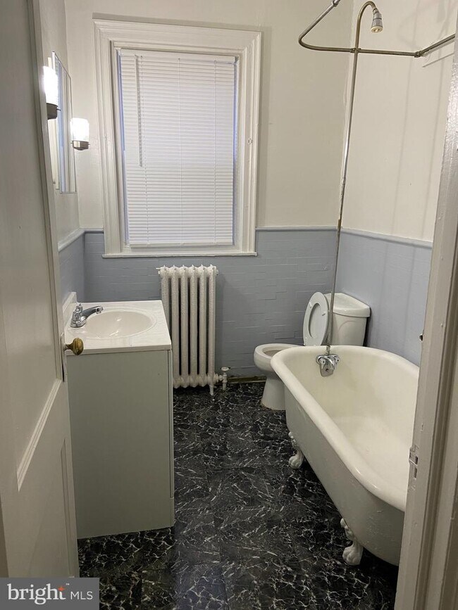 Building Photo - 20 S 61st St