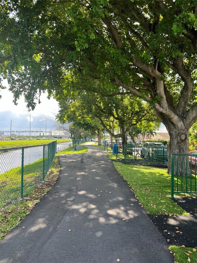 Building Photo - 11241 SW 7th Terrace