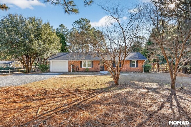 Building Photo - 215 N Pine St