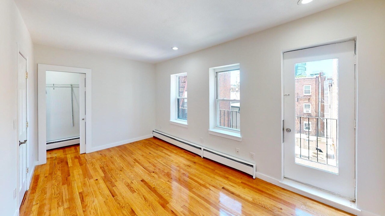 Building Photo - 220 Hanover St