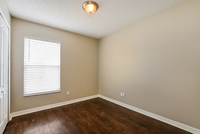 Building Photo - 1820 Greenbrook Ct