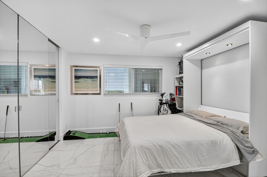 Building Photo - 301 Lake Shore Dr