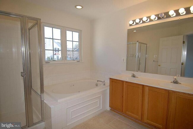 Building Photo - 13950 Lullaby Rd