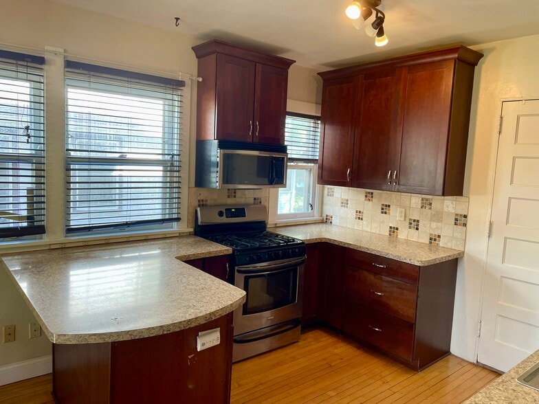 Building Photo - 1326 Vilas Ave