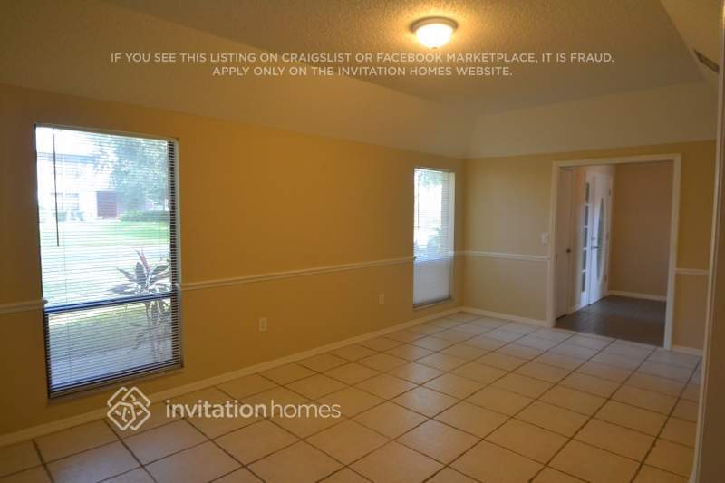 Building Photo - 1051 Sugartree Dr S