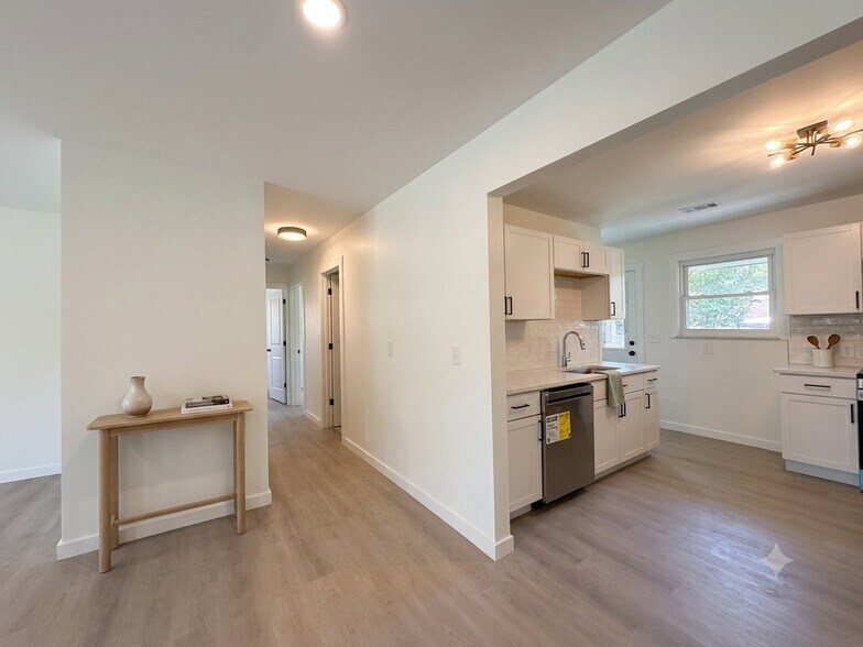 Building Photo - 1170 Benedict Ct
