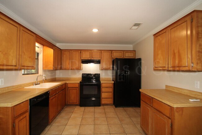 Building Photo - Spacious 4-Bedroom Home with Bonus Room, L...