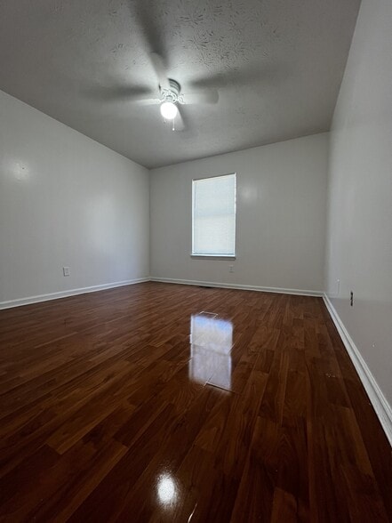 Building Photo - 3837 Meadow Creek Dr