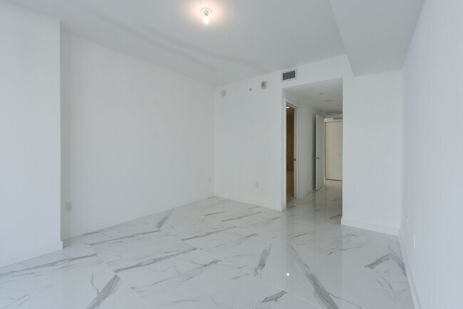 Building Photo - 488 NE 18th St