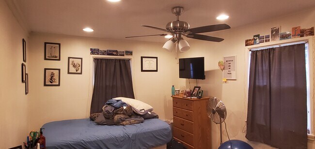 Building Photo - 1127 S Allen St