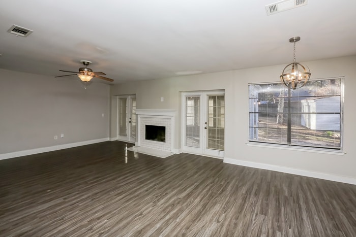 Building Photo - 218 Shenandoah Rd N