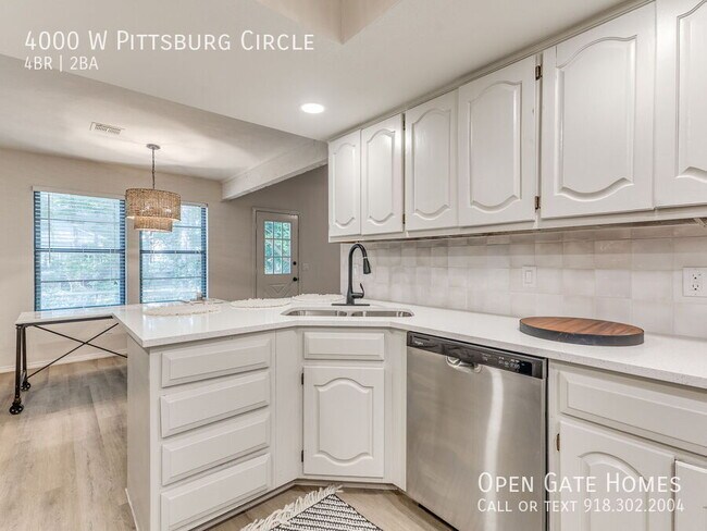 Building Photo - 4000 W Pittsburg Cir