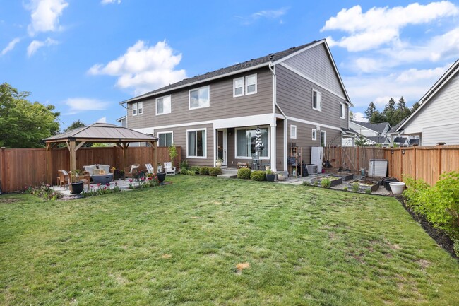 Building Photo - Spacious & Stylish 4-Bedroom A/C Townhome!
