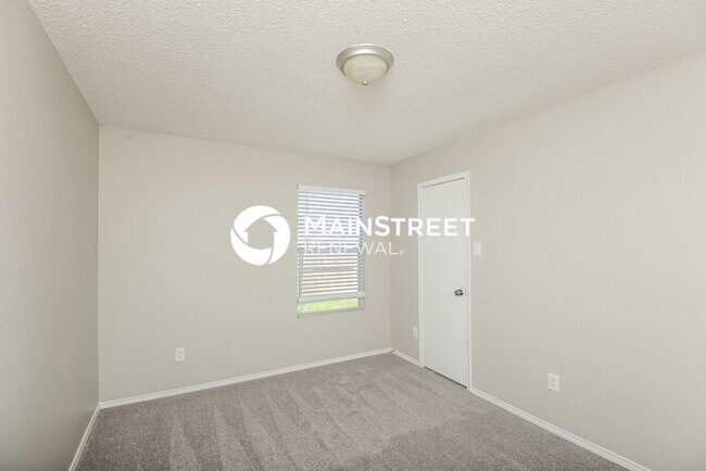 Building Photo - 4 Bedroom Pet-Friendly Home in Arlington, TX with Main Street Renewal