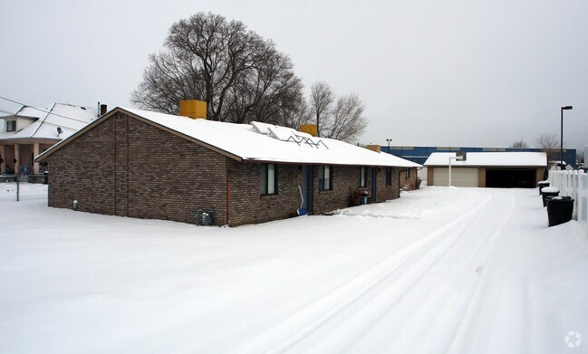 Primary Photo - 607-609 S Main St