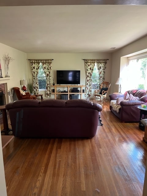 Building Photo - 2721 E Chevy Chase Dr