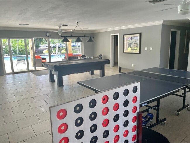 Building Photo - 140 NE 19th Ct