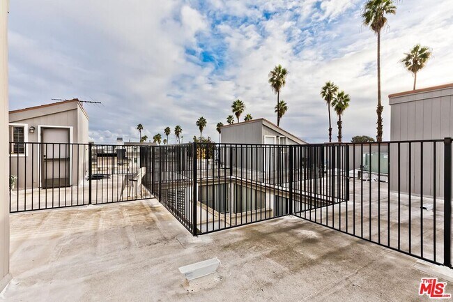 Building Photo - 1013 21st St