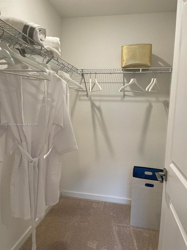 Building Photo - 2423 SE 11th St