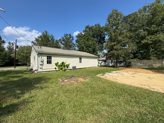 Building Photo - 3/2 House in Armuchee- $1,295