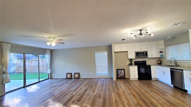 Building Photo - 14419 Cypress Leaf Dr