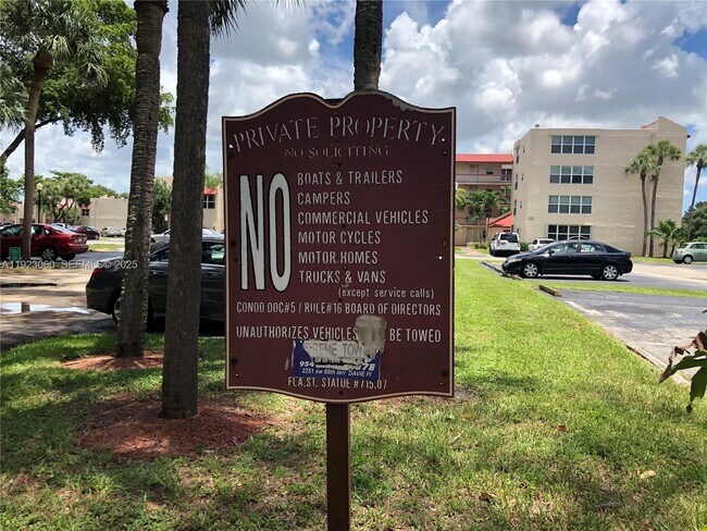 Building Photo - 9441 Evergreen Pl