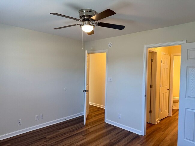 Building Photo - Cape Cod with 3 Bed/2 Bath with Basement!