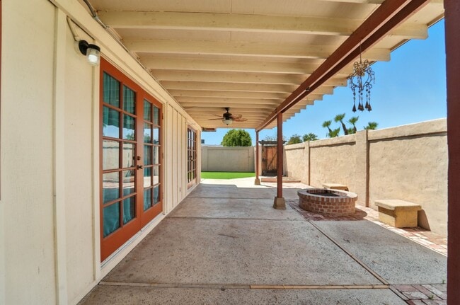 Building Photo - Inviting 3-bedroom, 2-bathroom home in the...