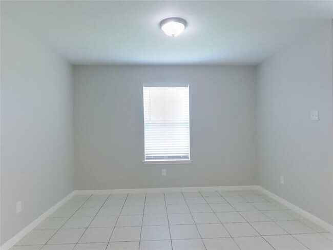 Building Photo - 652 Totem Trail Dr