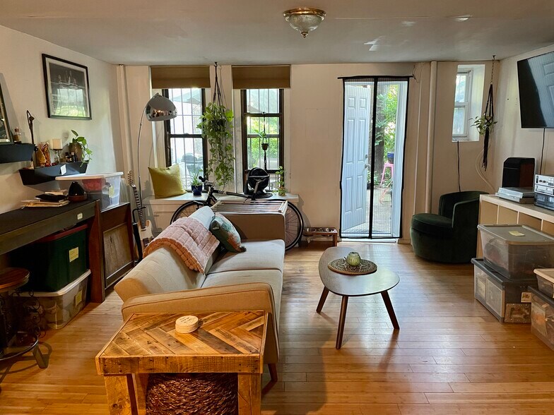 Building Photo - 329 E 116th St