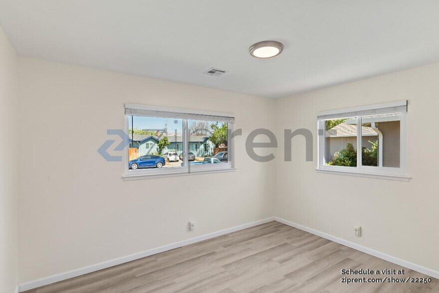Building Photo - Unit