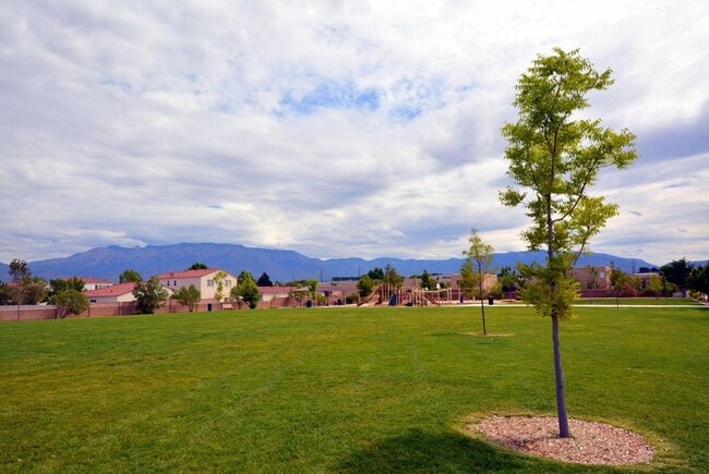 Building Photo - 6800 Vista Del Norte Dr NE