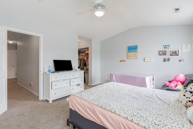 Building Photo - BEAUTIFUL - Lakefront Living – 3BR/3BA Tow...