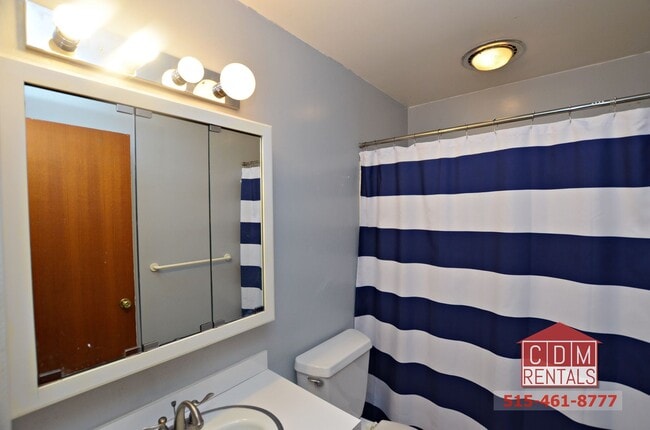 Building Photo - Cozy Ranch Home near Beaverdale