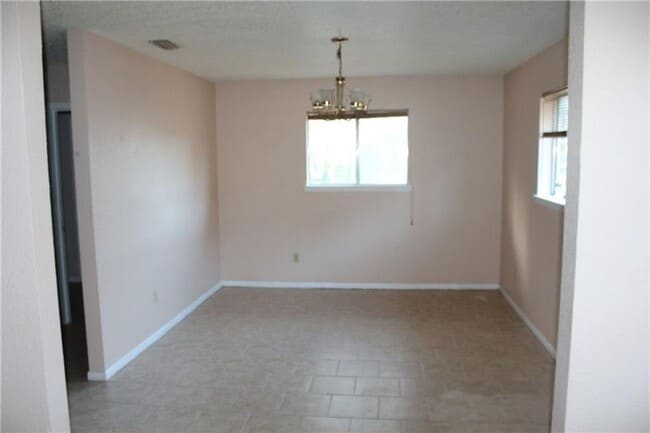 Building Photo - Nice 4 bdrm home in Flour Bluff area