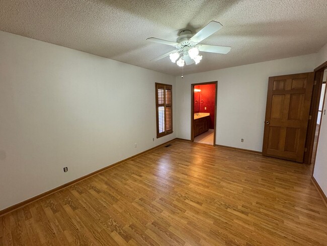 Building Photo - Available to Show