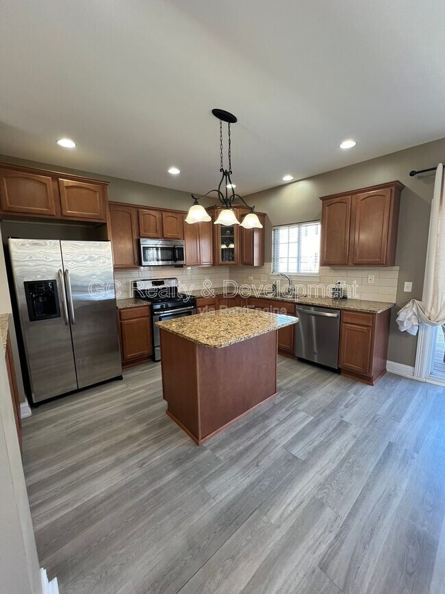 Building Photo - 112 Lakeshore Dr